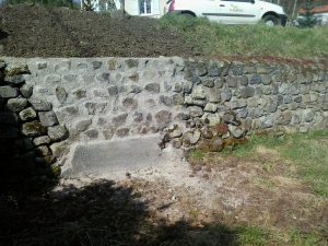 Réparation d'un mur de soutenement de voirie à Latour
