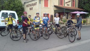 sortie école VTT Raffy - Coubon en juin 2016, 42 kms dans la boue et sous l'orage...chapeau aux sportifs !